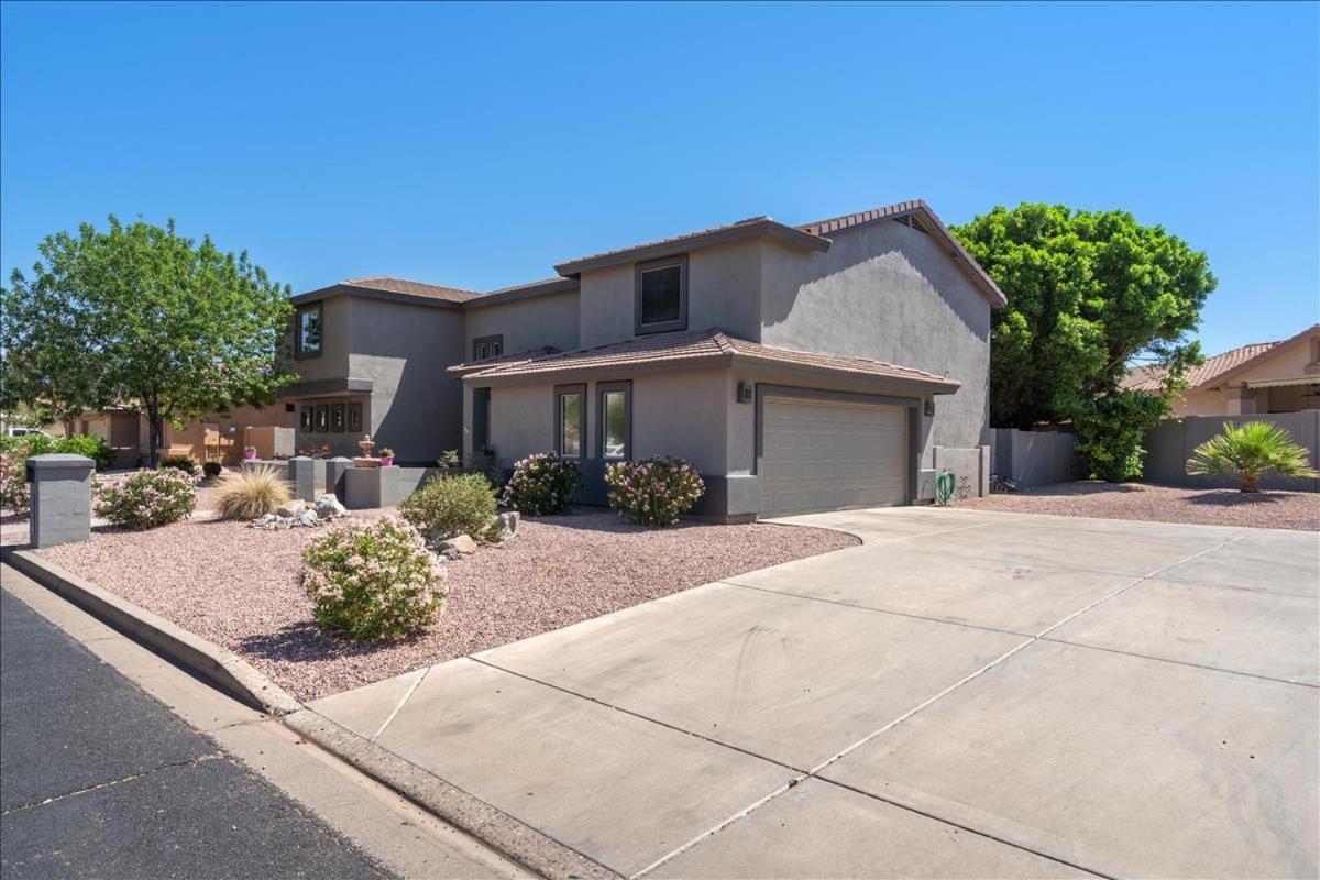 5 Bedroom 4 Bath Boutique Premium Location + Heated Pool Option Holiday home